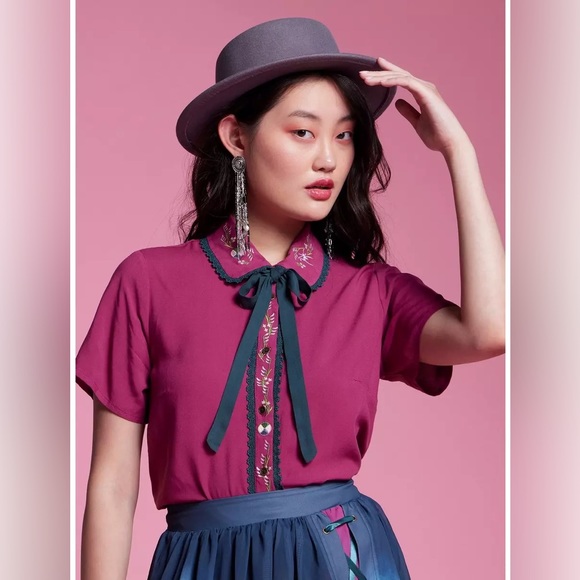 Her Universe Studio Ghibli Howl's Moving Castle Embroidered Button-Up - Picture 4 of 6